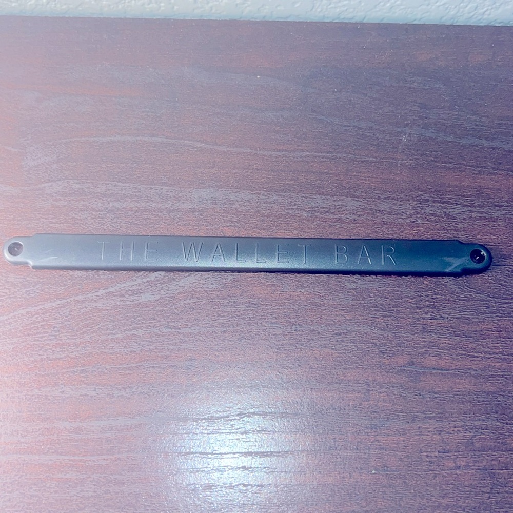 NWOT “THE WALLET BAR”